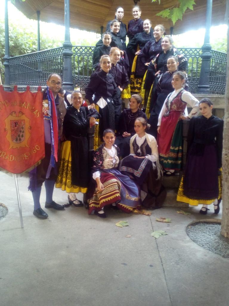 Grupo de Danzas "El Pinar"